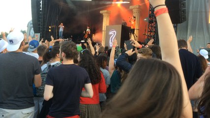 Le public en folie pour Bigflo et Oli