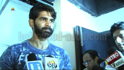 MADARI HD Movie (2016) - PUBLIC REVIEW Irfan Khan