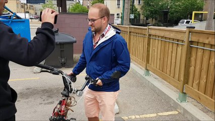 Saskatoon Creep Catchers Meet 32 Year Old Man at 7/11!