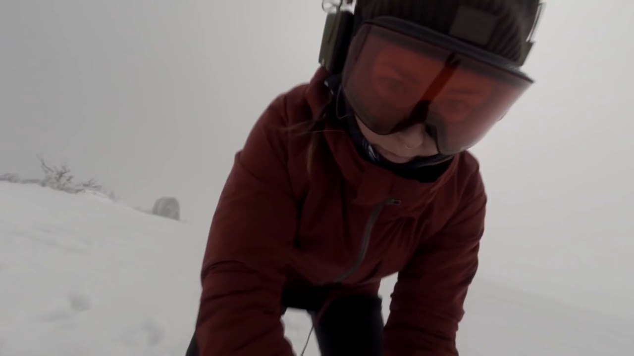 Сноубордистка не заметила медведя