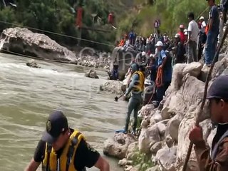 Rescate de Auto Rojo del Rio Mantaro - 27/10/2012