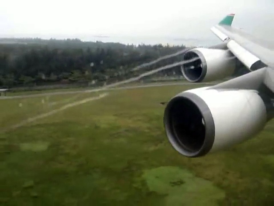 Boeing 747 - 400 Amazing Landing and Reverse Thrust Spray - Eva Air
