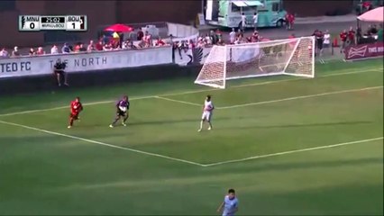 Este portero se ánota el autogol mas ridculo de la historia