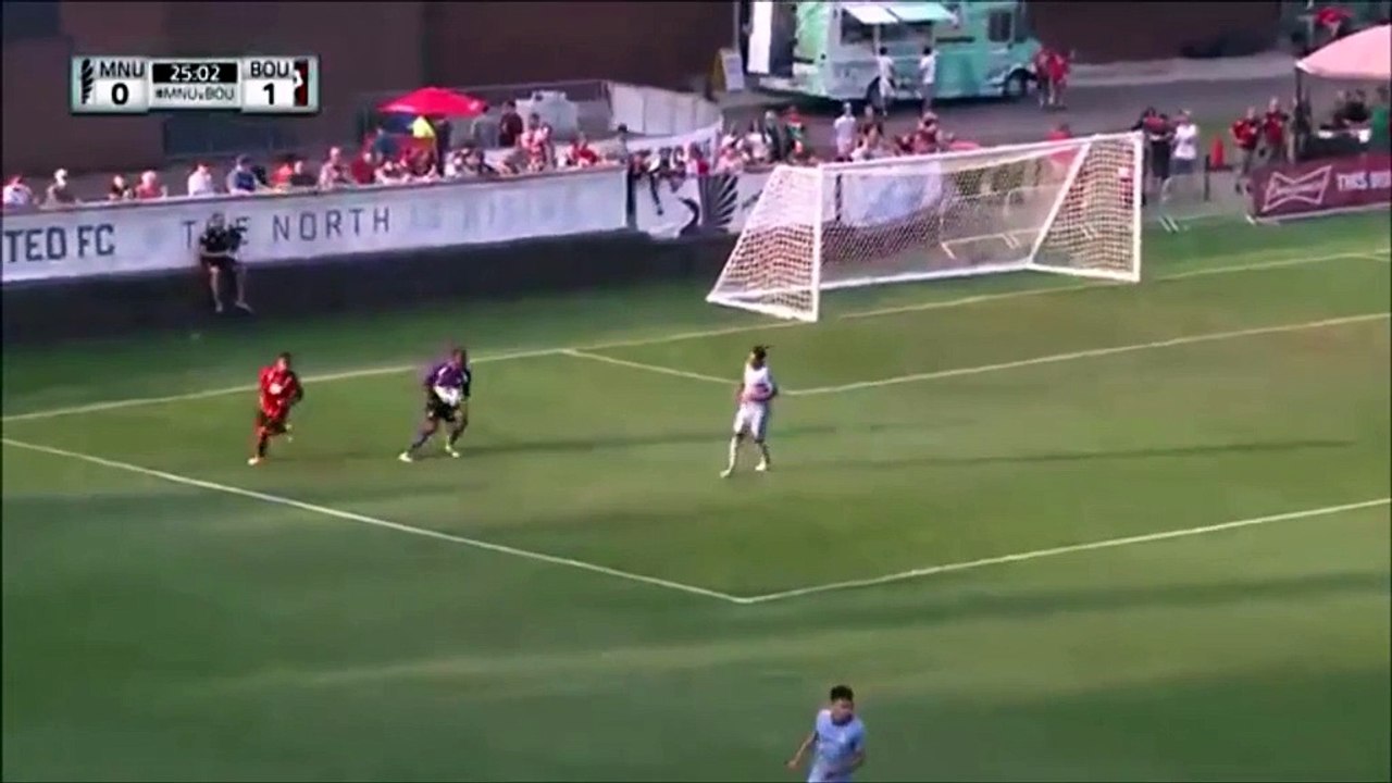 Este portero se ánota el autogol mas ridculo de la historia