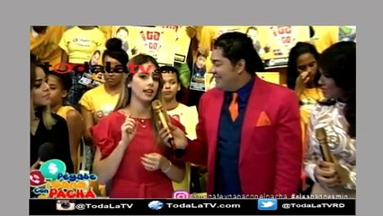 El Pacha le dice a promotora de Carnation Nestlé que a Jochy no lo ve nadie -Pégate y Gana-Video