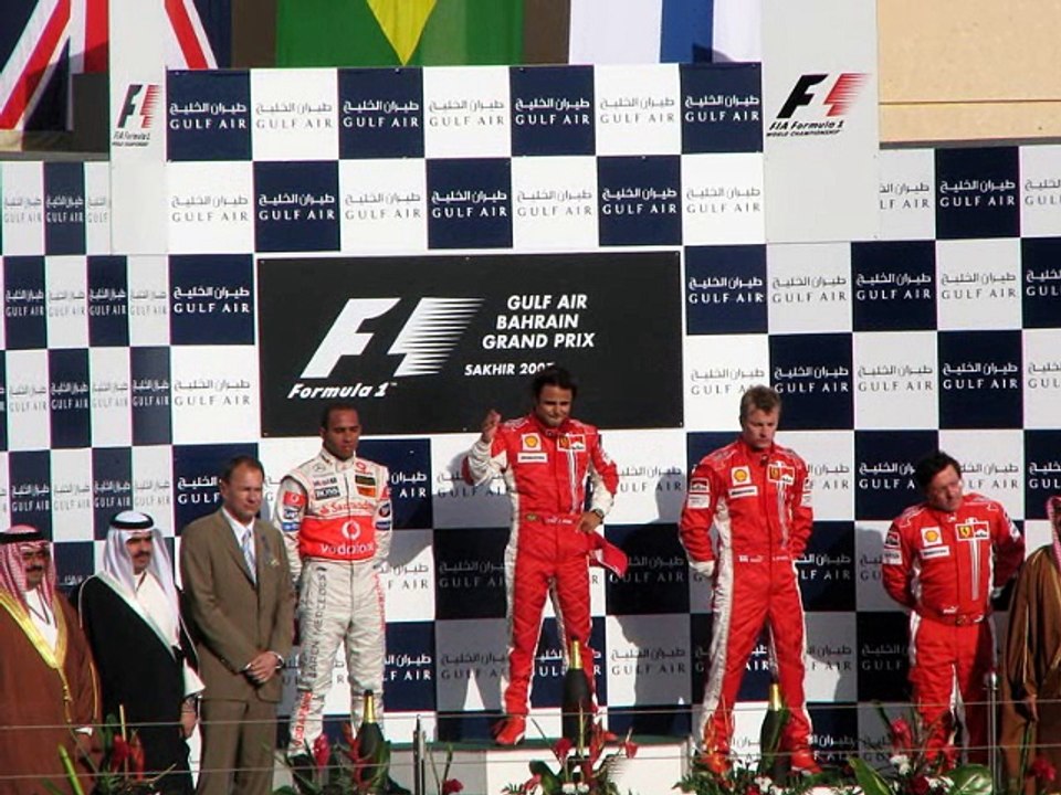 Nico Rosberg claims pole position in qualifying