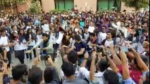Pakistani Mahira Khan Dancing in College along Students -u0026 Fans Lahore 2016