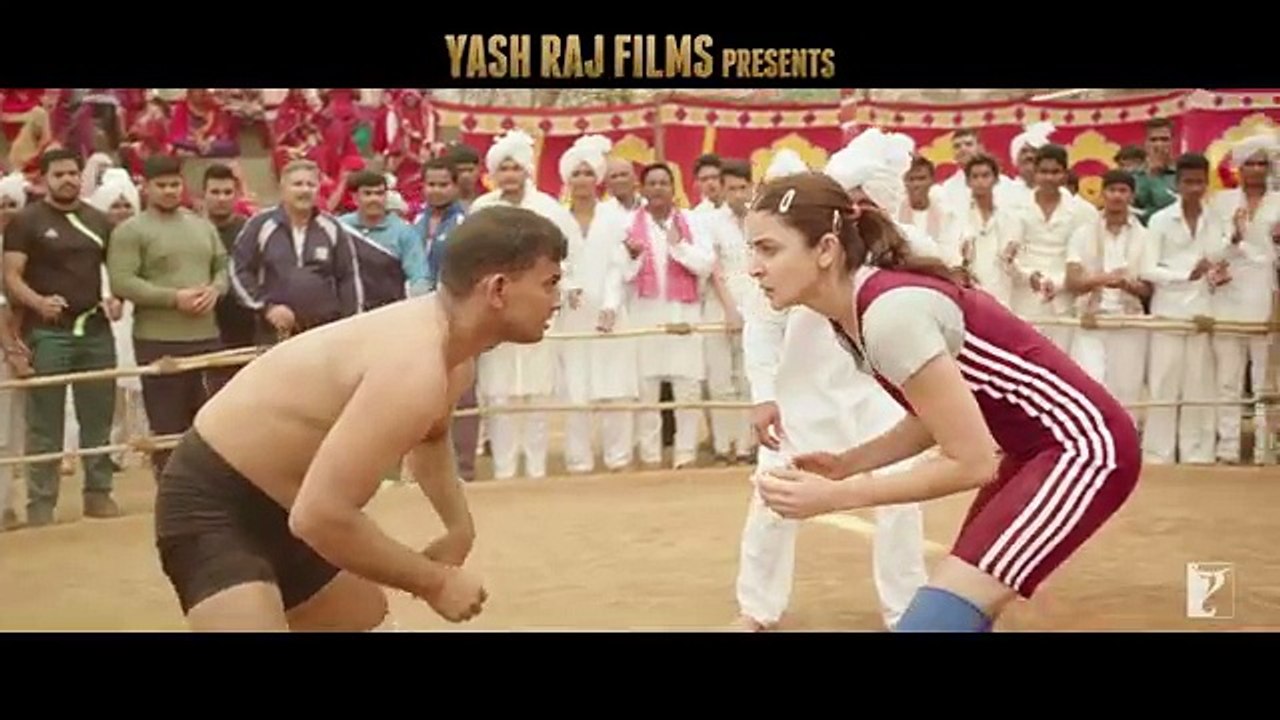 Angreji Mein Ladki Jaldi Patte Hai - Sultan - Dialogue Promo - Salman Khan - Anushka Sharma