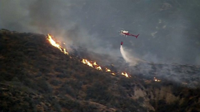 Hundreds of homes evacuated as wildfire spreads north of Los Angeles