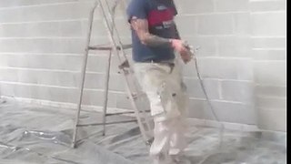 Airless spray painting Base coating block wall