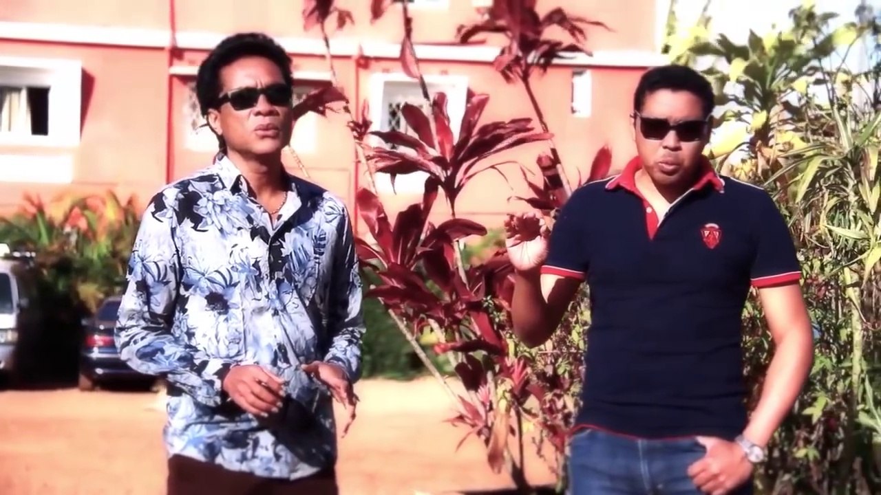 NJAKATIANA & LÔLA    -     1+1     (Gasy HD 2016)