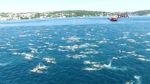 Yüzücüler İstanbul Boğazı'nda Kıyasıya Yarıştı