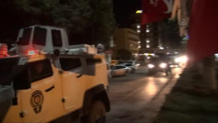 Askeri Konvoy Sevgi Gösterisiyle Karşılandı