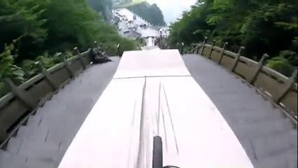 Il descend 999 marches en VTT - Antoni Villoni