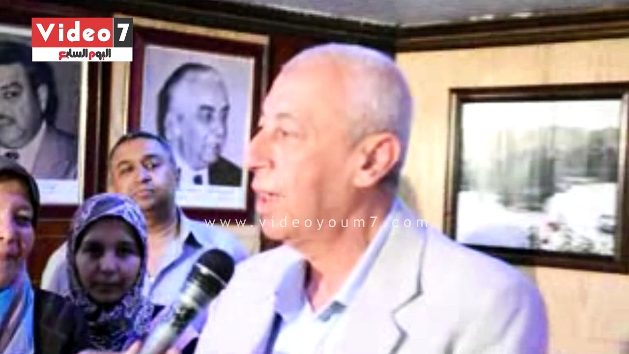 محافظ أسوان يقدم التهنئة للأولى على الثانوية العامة