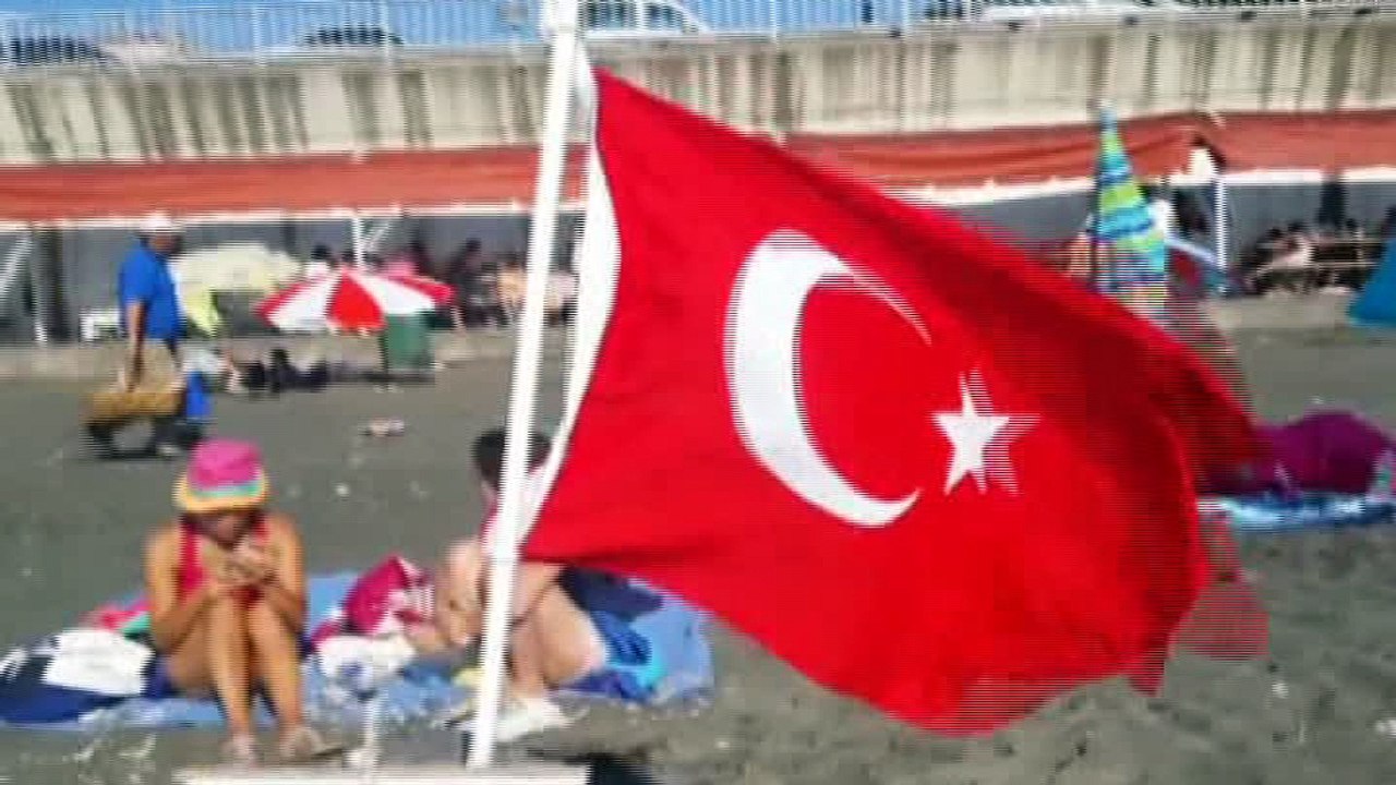 FETÖ/PDY TERÖR ÖRGÜTÜ LİDERİNİN MAKETİNİ BÖYLE ASTILAR