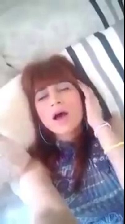 Qandeel Baloch  singing sexy song on her bed