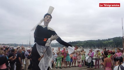 Douarnenez. Temps Fête. Toujours des quais animés