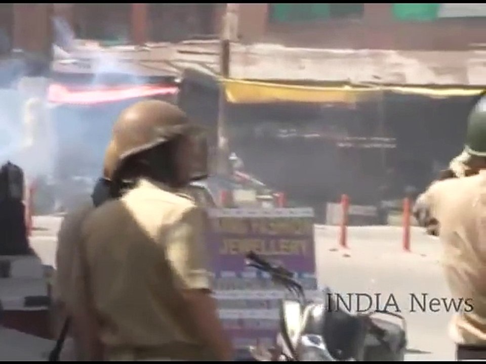 Live Video Of People And Indian Forces Clash In Jammu And Kashmir