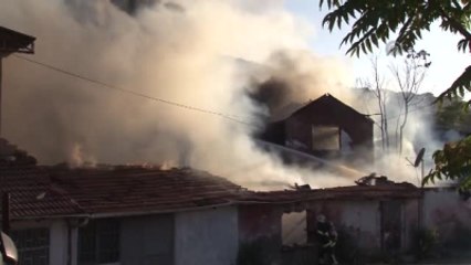 Video herunterladen: Merkez Osmangazi İlçesinde Bir Uçan Balon Şişirme Merkezinde Yangın Çıktı