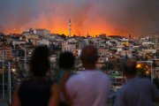 İzmir'de Ormanlık Alanda Çıkan Yangın Kontrol Altına Alındı