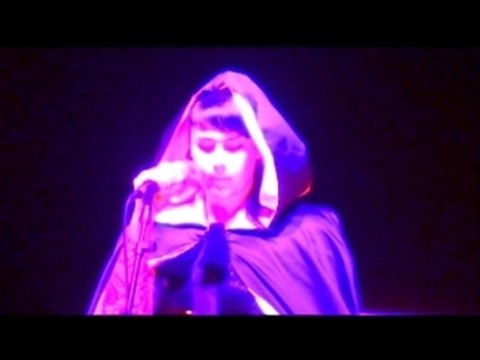 The hacker Miss Kittin Pont du Gard part 02