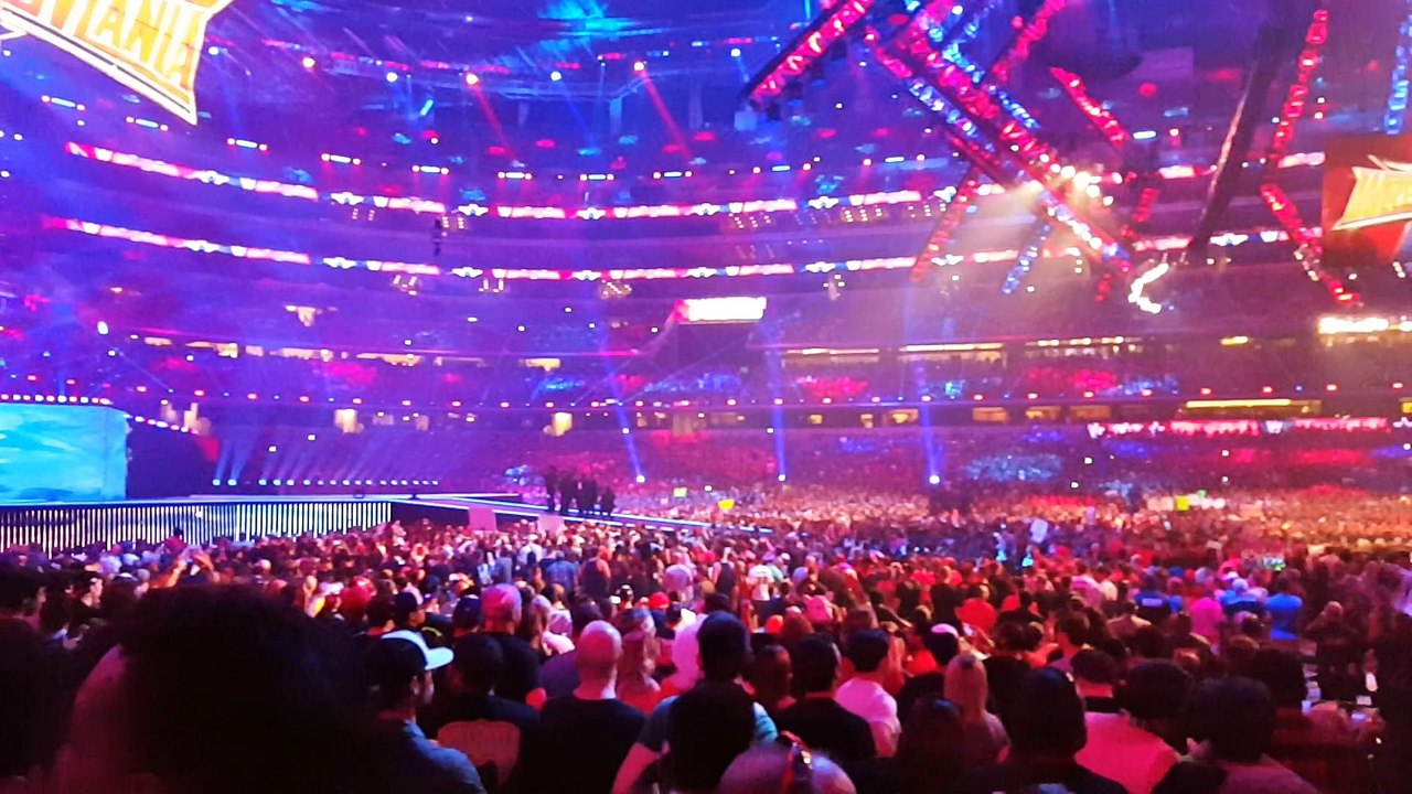 Roman Reigns Entrance @ Wrestlemania 32 *MASSIVE HEAT REACTIONS*