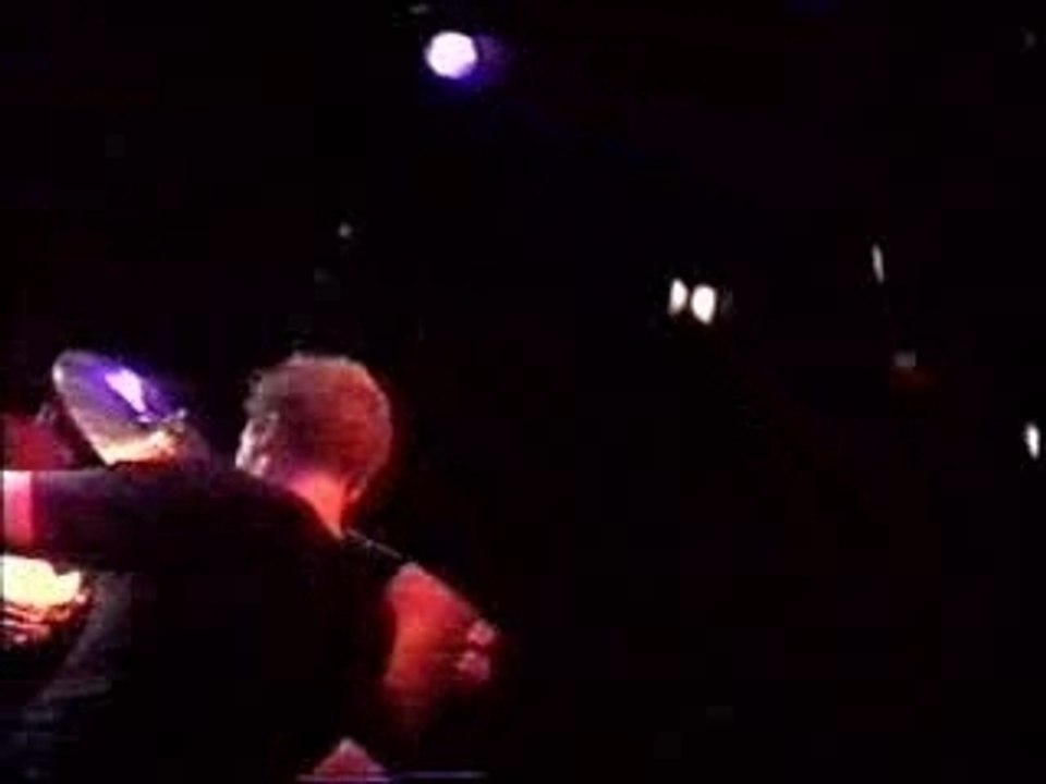 Green Day - When I Come Around & stage destruction