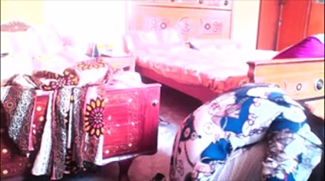 Ladki Ko Murga Bana Diya