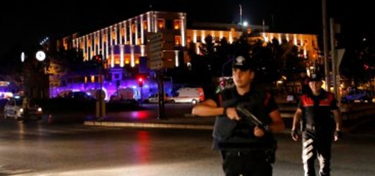 Genelkurmay Başkanlığı Önünde Vatandaşa Ateş Açtılar