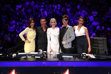 Emina Sandal: Bu Ne Biçim Şarkı