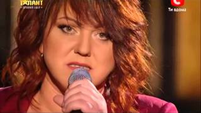 Завораживает с первой секунды… Судьи смеялись над этой женщиной из провинции. Однако своим пением она утерла всем нос!