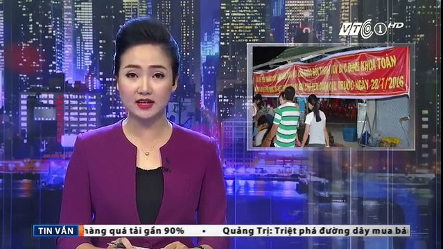 Kiên Giang- Tiểu thương chợ đêm Dinh Cậu giăng băng rôn đòi gặp chủ tịch huyện.