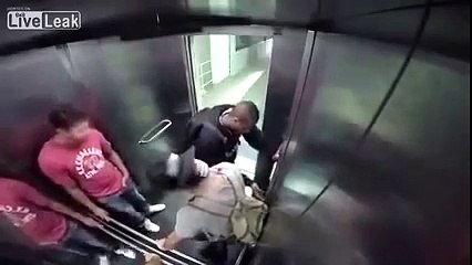 Il rend les gens taré en pêtant dans un ascenseur hahaha - poop elevator prank