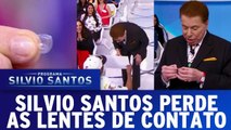 Silvio Santos perde as lentes de contato e se diverte