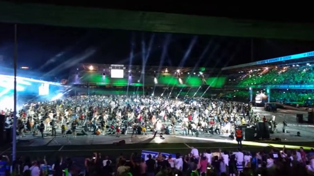 Record du monde : 1.200 musiciens jouent Smells like teen spirit