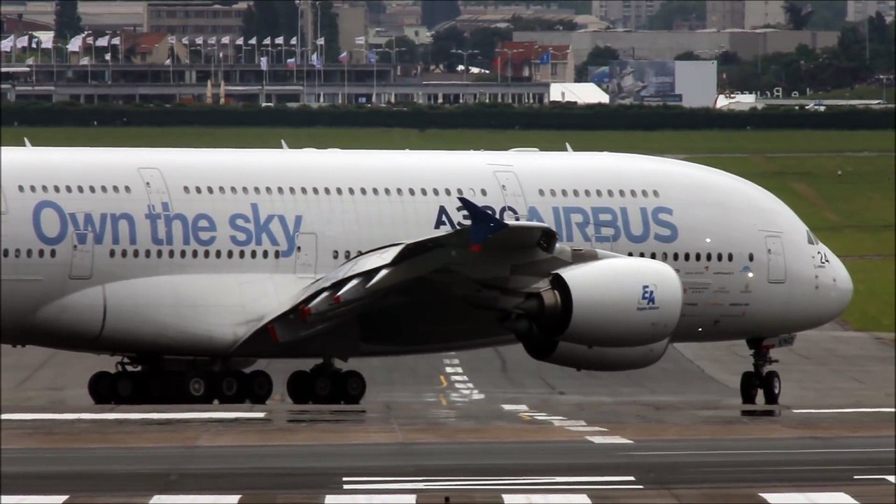 Unbelievable Airbus A380 vertical Take-off + Amazing Air Show ( HD ) Paris Air show 2013