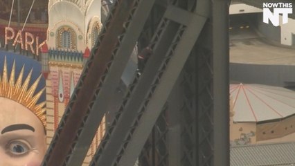 Man Climbs Sydney Harbour Bridge