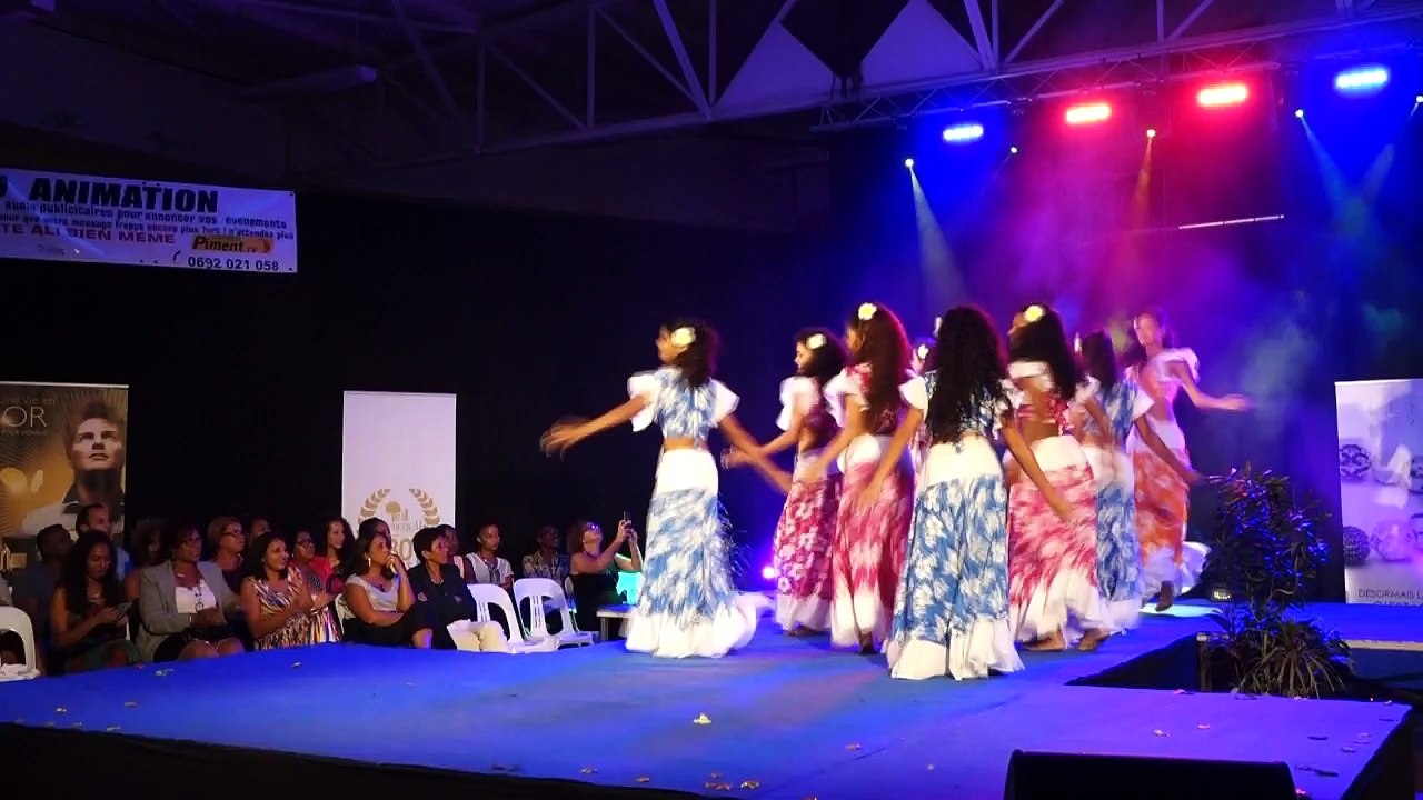 Miss Saint André 2016 - 11 Passage Tenue Folklorique