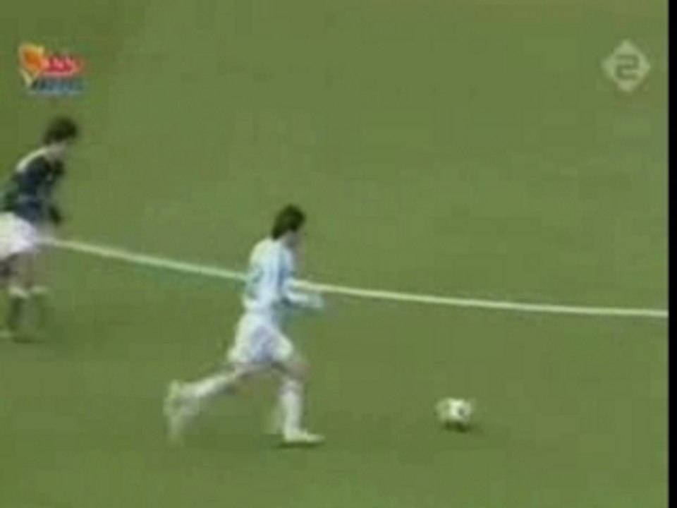 Montage Lionel Messi le nouveau Maradonna