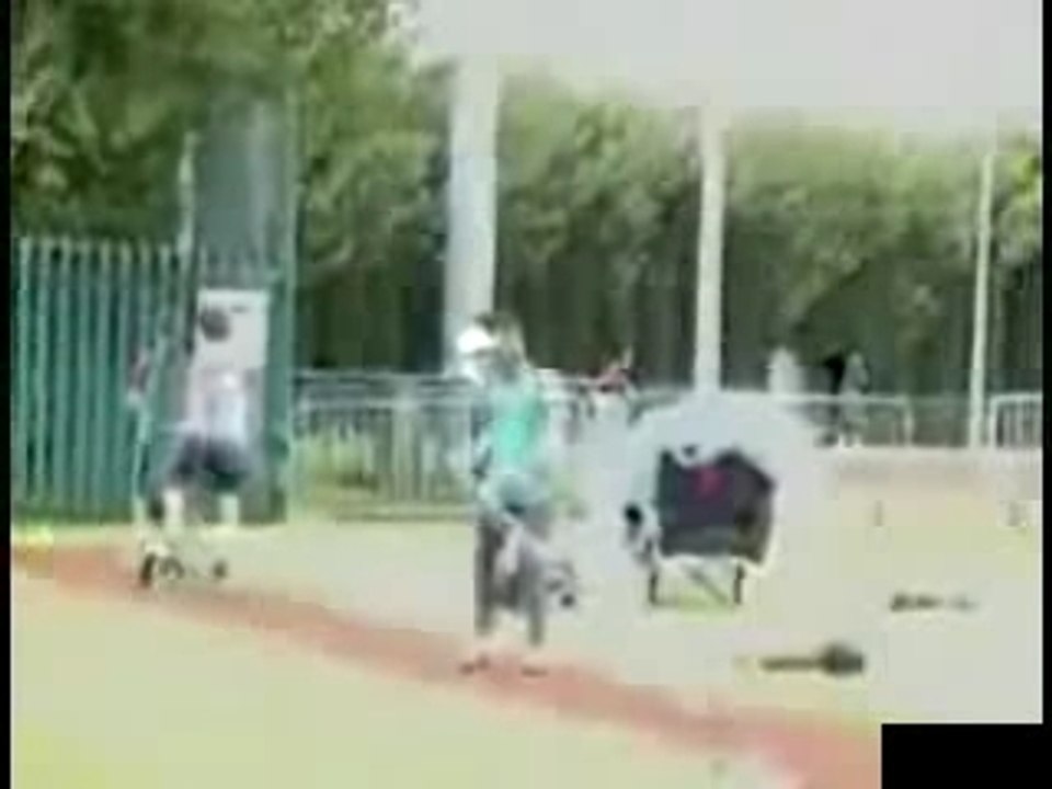 Régis fait du saut à la perche !