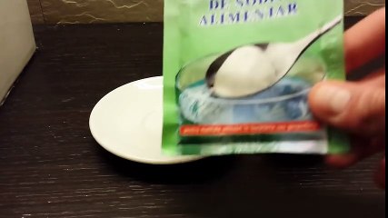 Whiten Teeth at Home in 3 Minutes