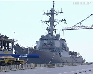 В порт Одессы прибыл гигантский десантный корабль США