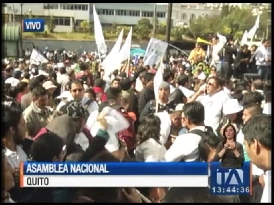 Augusto Espinosa presenta argumentos de defensa en el marco del juicio político