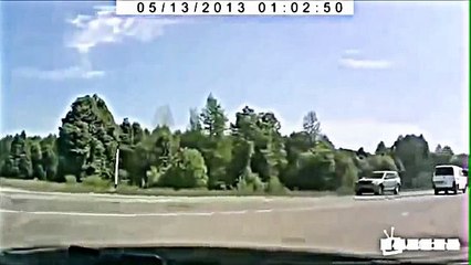 CRASH ! Horrible accident, voiture volante !! INCROYABLE