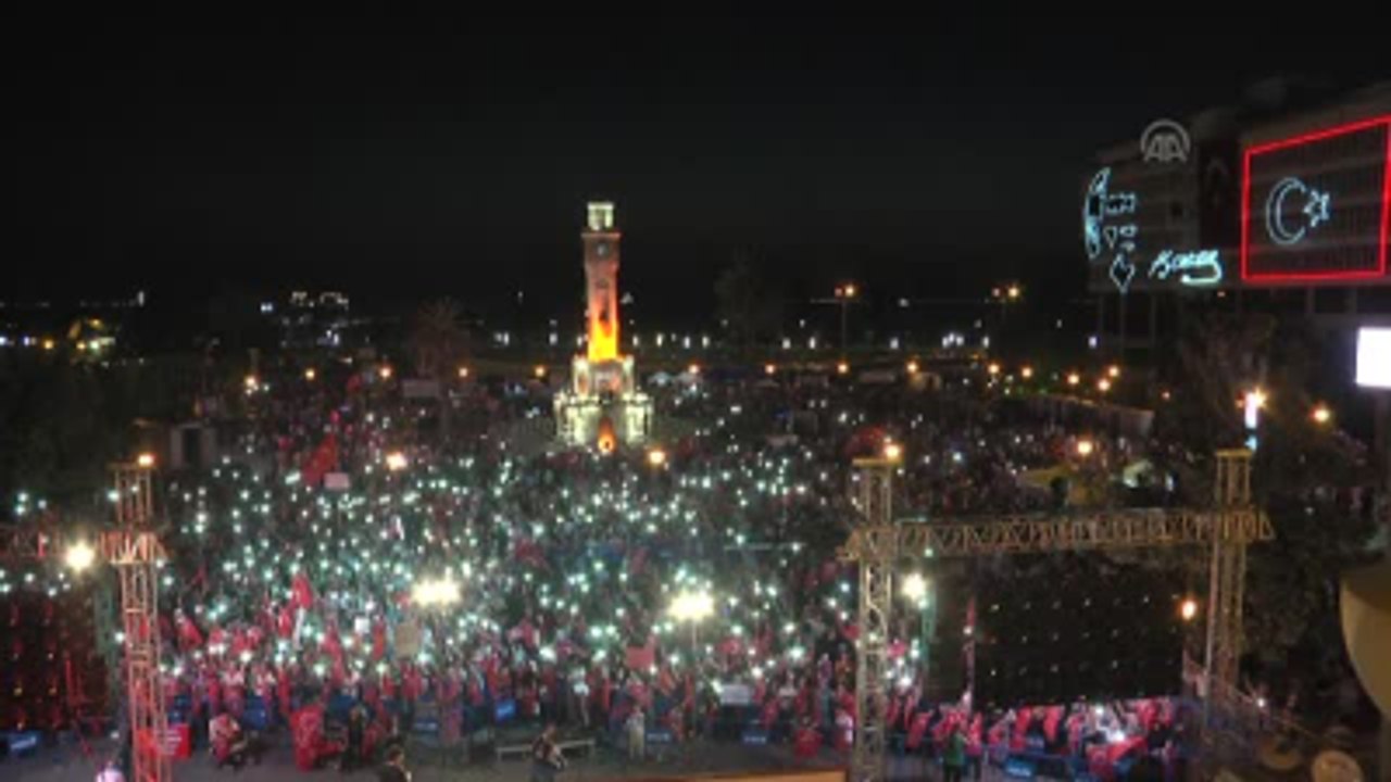 Fetö'nün Darbe Girişimine Tepkiler - Konak Meydanı'nda Fetö'nün Darbe Girişimi Protesto Edildi