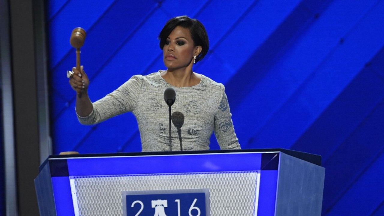 Baltimore mayor nearly forgets to gavel in Democratic National Convention