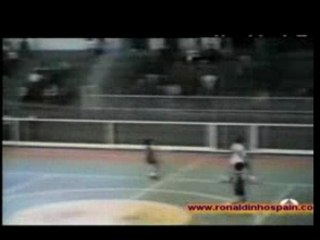 Ronaldinho joga bonito