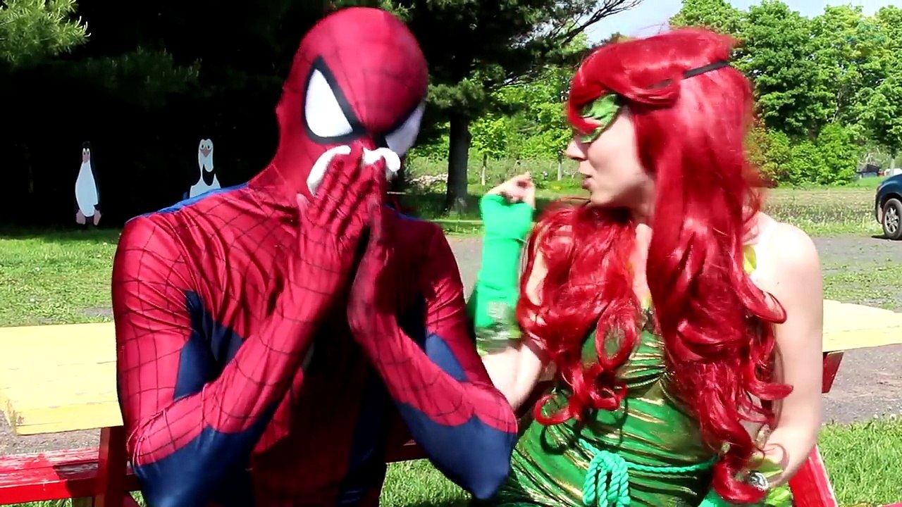 Spiderman & Frozen Elsa vs Catwoman! w- Pink Spidergirl, Maleficent, Poison Ivy & Superman
