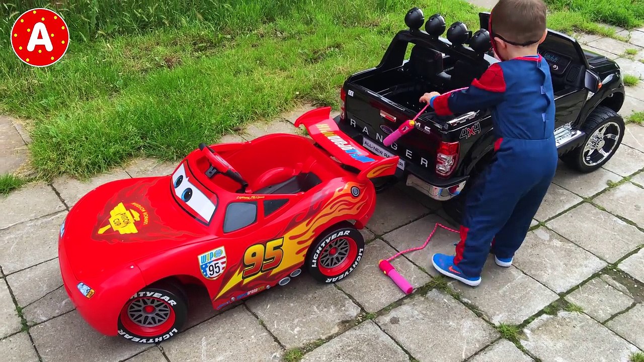 Spider-Man Conduit Voitures Cars Lightning McQueen et Ford Ranger